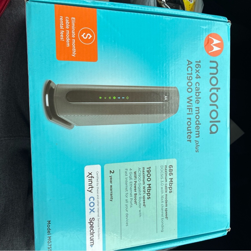 Motorola Black Cable Modem with AC1900 WiFi Router - Picture 3 of 7